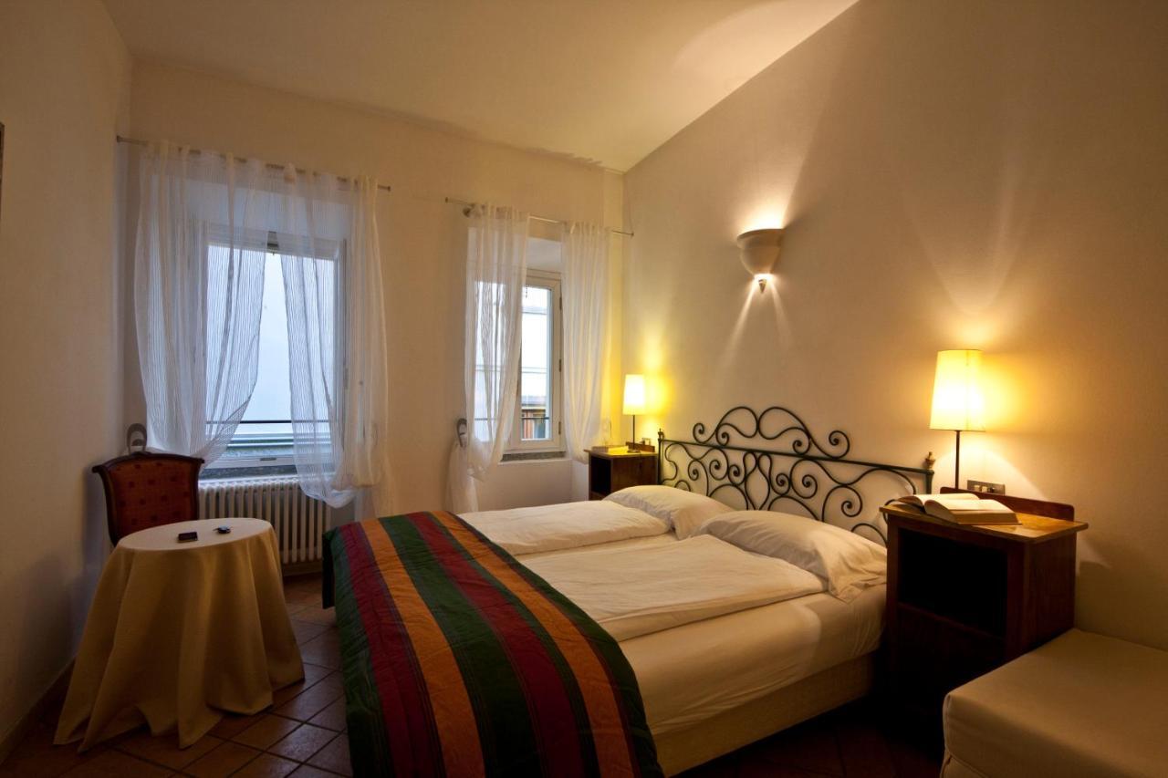 Albergo Milano Варена Стая снимка
