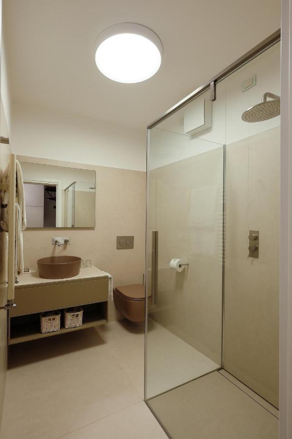 Albergo Milano Варена Екстериор снимка