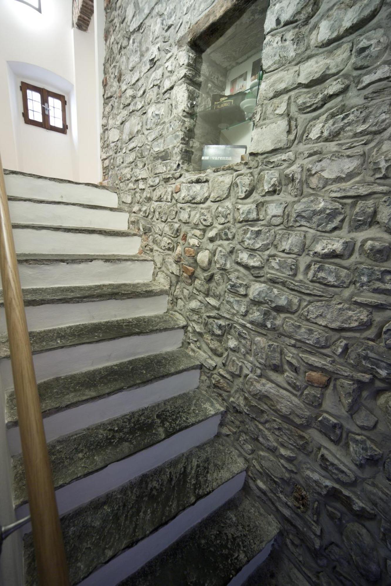 Albergo Milano Варена Екстериор снимка