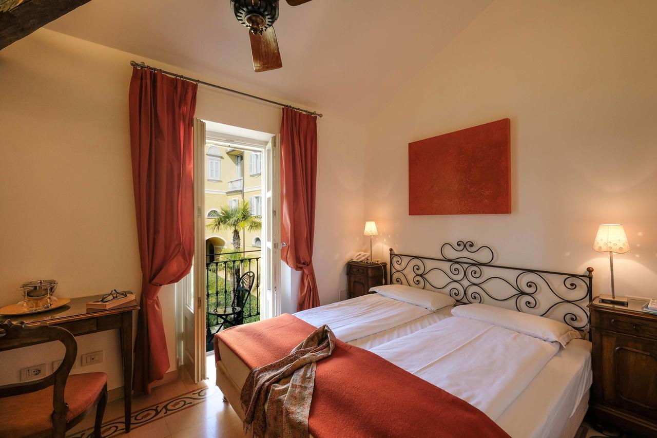 Albergo Milano Варена Екстериор снимка