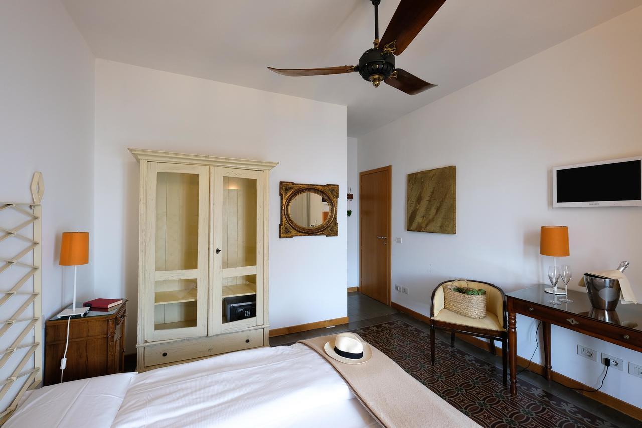 Albergo Milano Варена Екстериор снимка